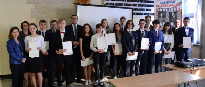 Burmistrz wręczył nagrody najzdolniejszym uczniom w Gminie Myślenice