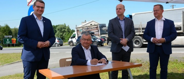 Minister Infrastruktury podpisał program inwestycji dla budowy węzła w Jaworniku