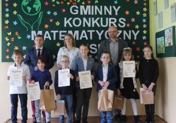 Nagrody dla laureatów gminnego konkursu matematycznego `Plusik` 