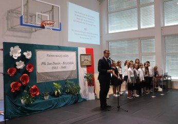 Poświęcenie sztandaru Szkoły Podstawowej im. Jana Dunin-Brzezińskiego w Drogini