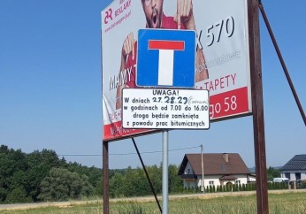 Prace bitumiczne - zamknięta droga na Jaworznę w Głogoczowie